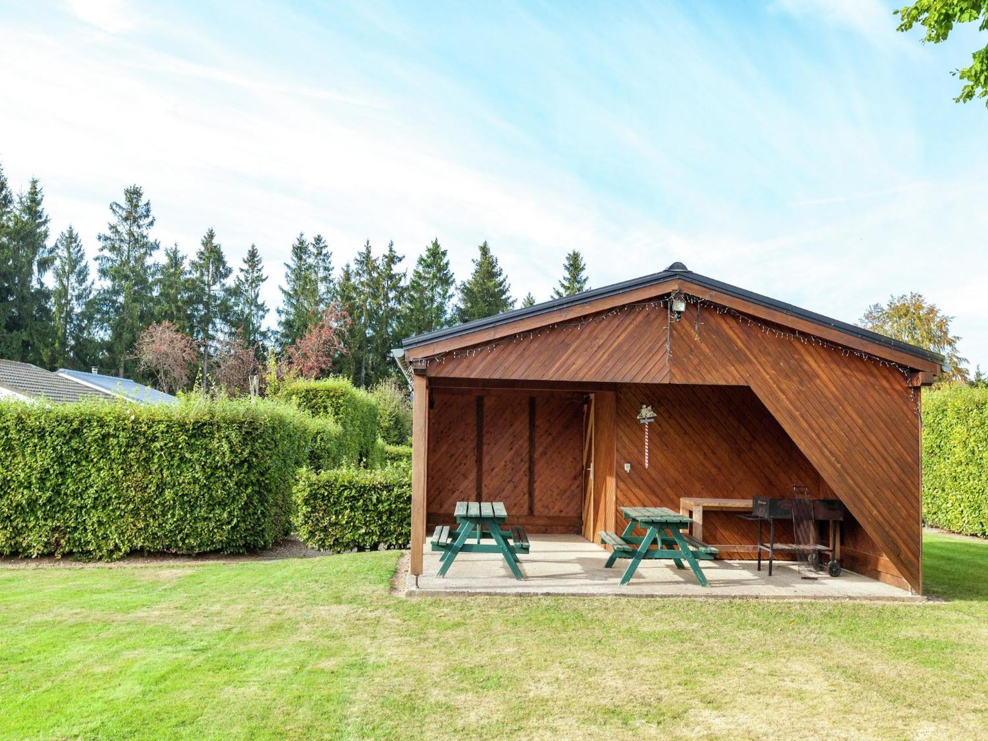 Boutique Chalet In B Llingen Near Lake Wirtzfeld Екстер'єр фото